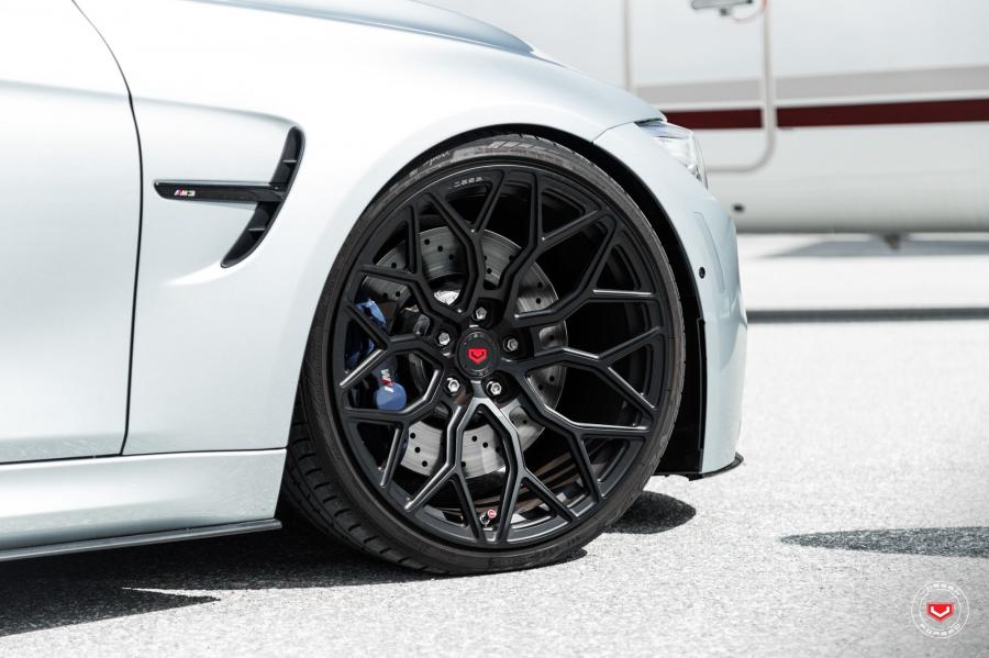 Детали экстерьера BMW M3 Sedan on Vossen Wheels (S17-01) 2018 года  (фото 22 из 33)